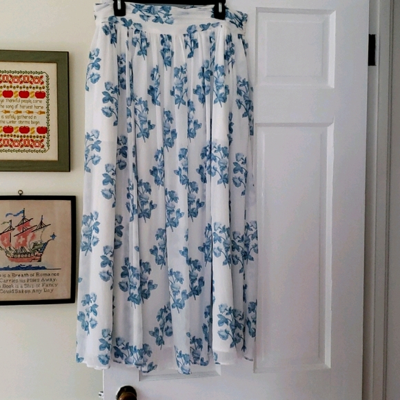 Point Sur Dresses & Skirts - Long soft flowy skirt!